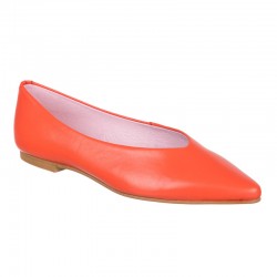 Pointed ballerina in red...